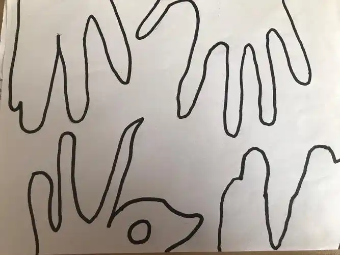 每个造型上添画上你最喜欢的图案,可以是直线,波浪线,锯齿线等等,要