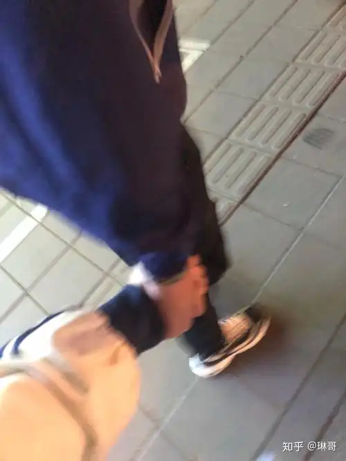 有没有大哥有手牵手的照片只要手