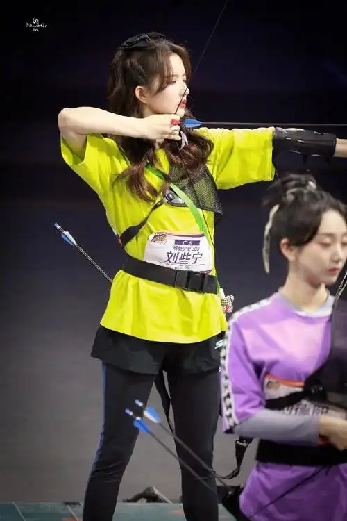 刘些宁射箭好美