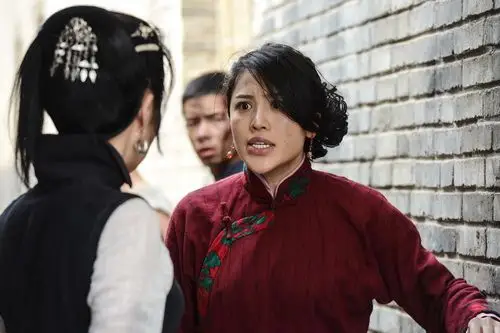 内地电视   搜狐娱乐讯 刚刚拍完电视剧《来势凶猛》,紧接着就被曝光