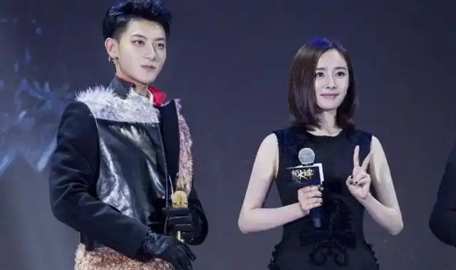 黄子韬告别妩媚赤裸上身跑步遭周冬雨调侃,他自恋说胸毛顶天立地