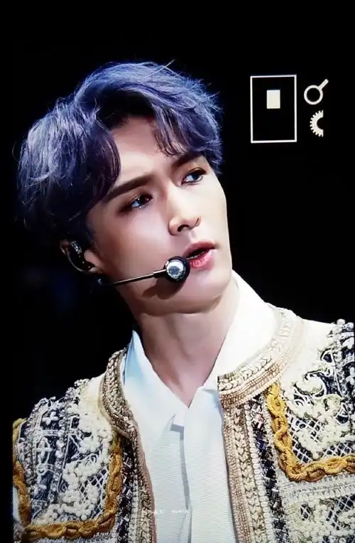 张艺兴[超话]#紫发好好看啊