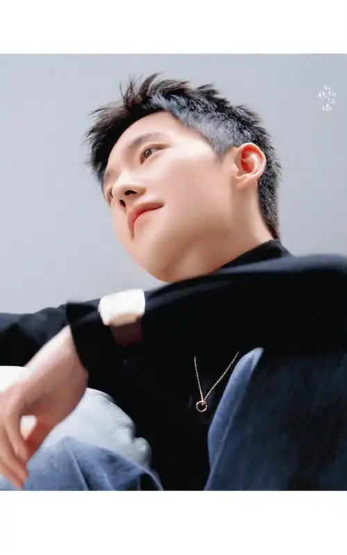 杨洋冬日惬然芭莎大片##杨洋时尚芭莎十一月刊封面