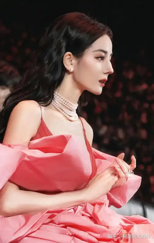 迪丽热巴有哪些出圈的红毯造型? - 知乎