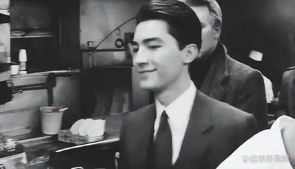 在多次采访中,尊龙曾表达了渴望回国的愿望,但因为被贴上"耍大牌"的