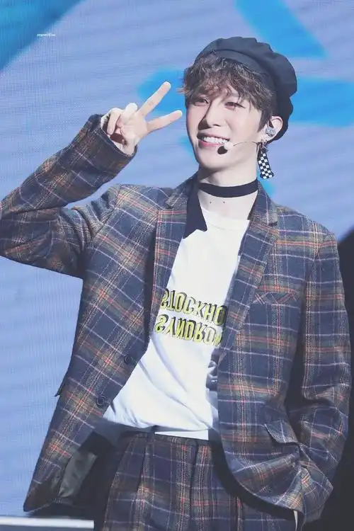 张艺兴丁程鑫的慵懒羊毛卷,给这个春天加点甜