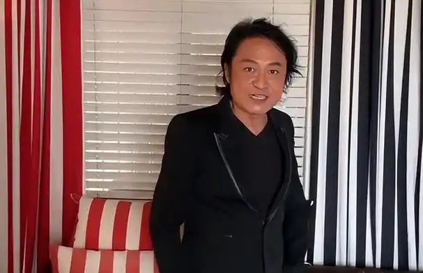 61岁"咆哮帝"马景涛参加婚礼,发福,秃顶,物是人非变化大