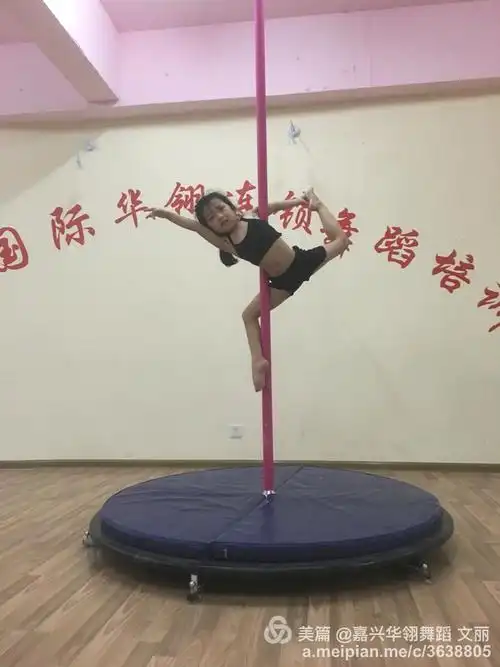 少儿钢管舞蔡子涵7岁宝宝