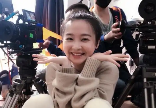 释小龙老婆杨丽晓介绍 释小龙的妻子个人资料_知识问答