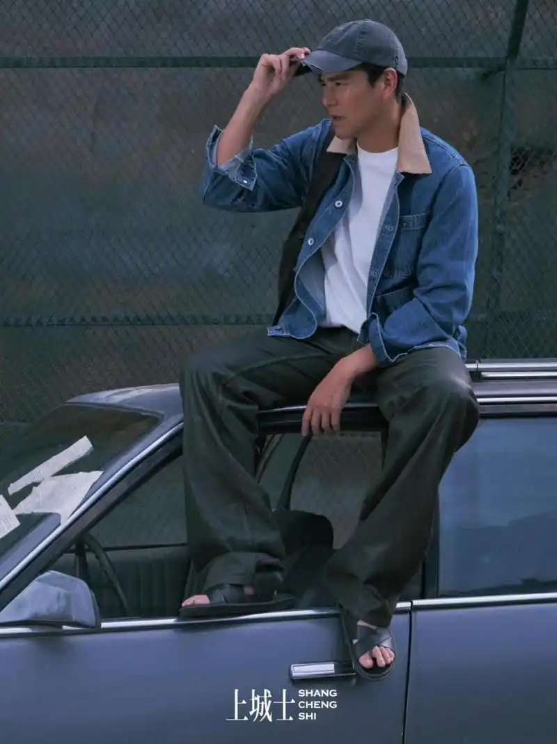 最新的彭于晏上城士狗阵大片好有松弛感,简直拍出了他巅峰时期的颜值!