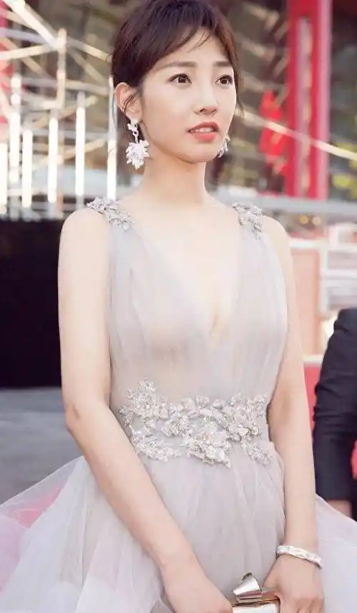 白百何比赛时穿的蕾丝内衣太美了!