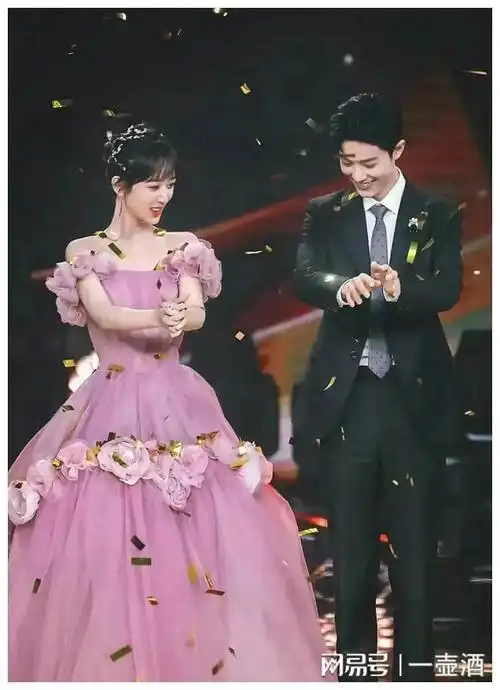 肖战杨紫情感纠葛网友围观热议引发深度讨论