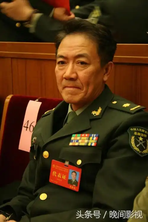 李幼斌因《亮剑》走红,常穿军装出席活动,你知道他真实的职称吗