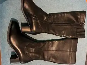 靴子内侧有拉链方便