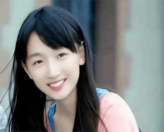 回顾影后周冬雨:人前单纯,人后另一副面孔,不拉窗帘"玩游戏"