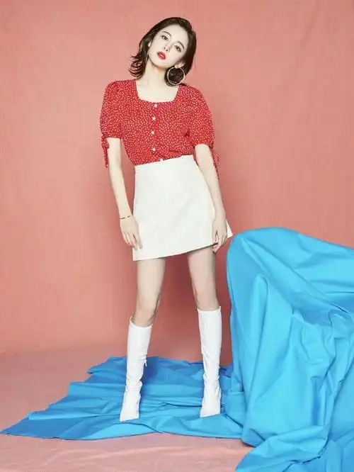 古力娜扎日本旅行造型一身香槟色吊带裙清新优雅27岁美如17岁