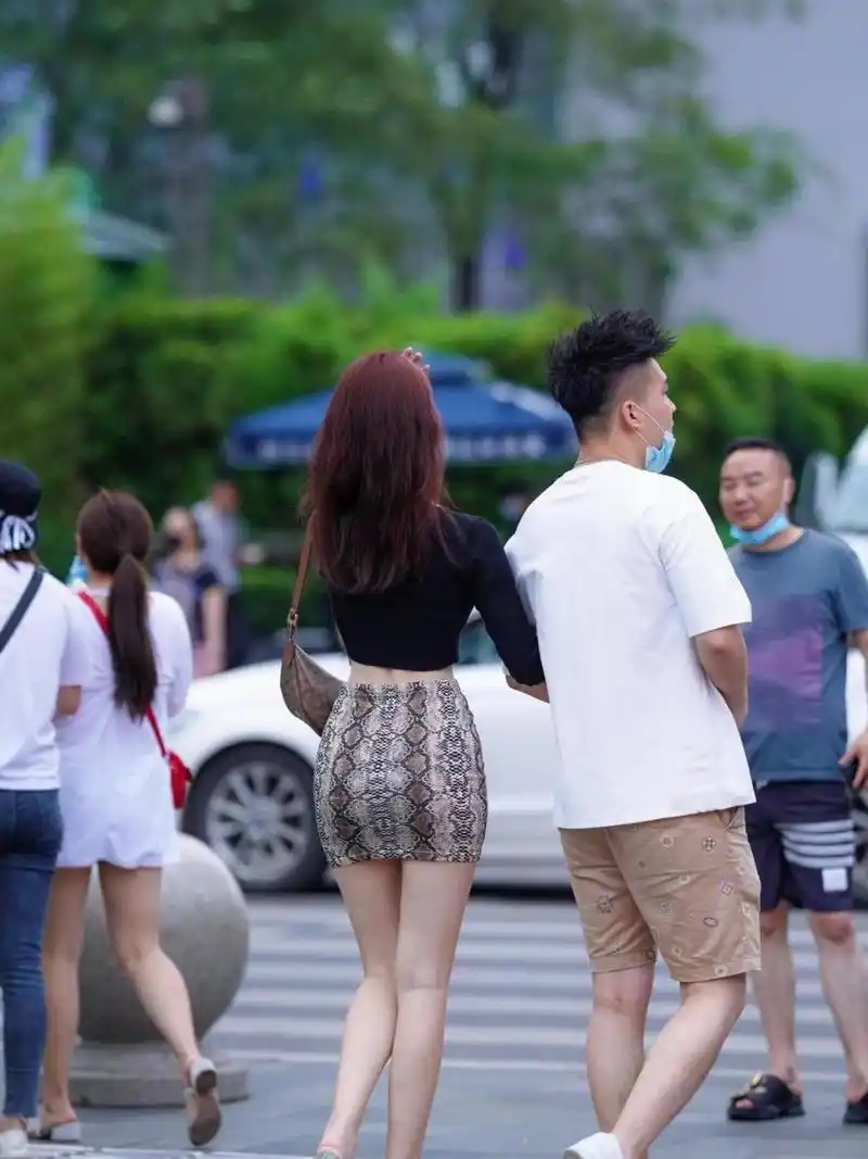 街拍逛街小情侣!这身材完美!