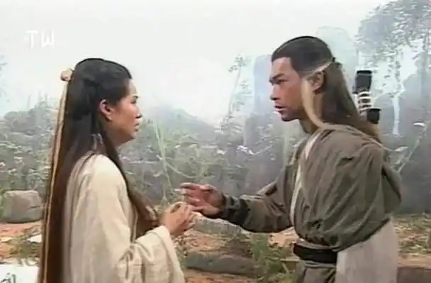 小龙女在断肠崖下生活了十六年,但是容貌却没有改变,就连杨过看到了小