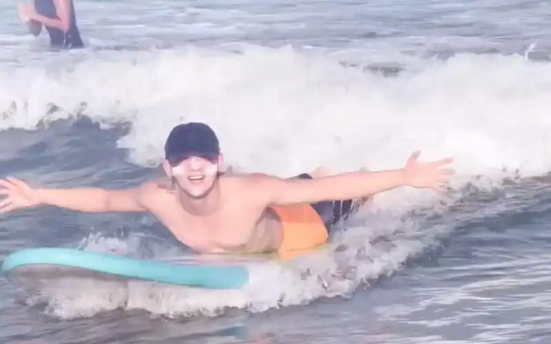 姚琛腹肌这是我能看的吗腹肌好绝哇哇哇好馋