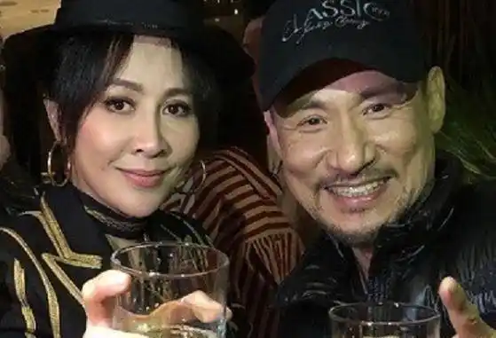 刘嘉玲张学友同框,两人仅差4岁,状态却相差很远_保养_运动_心态