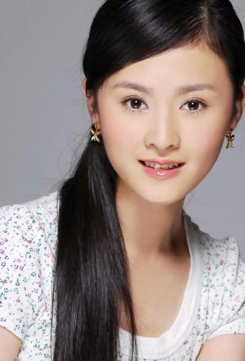 沈腾挑媳妇有眼光,王琦年轻时是很标志的小美女