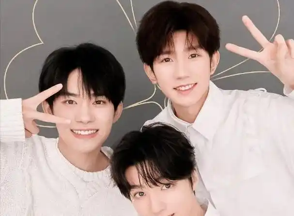 tfboys一周年啦,铃花第一时间就送上了满满的祝福!