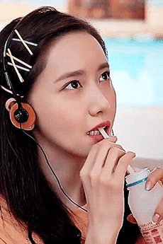 动图gif>>>你好我许凄_林允儿yoona.2p竖图×2.抱图点赞谢您.