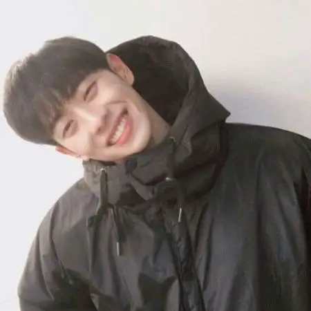 阳光男孩笑_男生搞笑头像图片_扣扣居