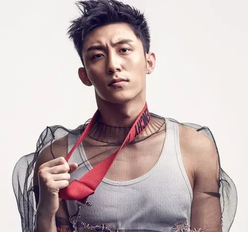 2017 黄景瑜 时尚芭莎四月刊 净版