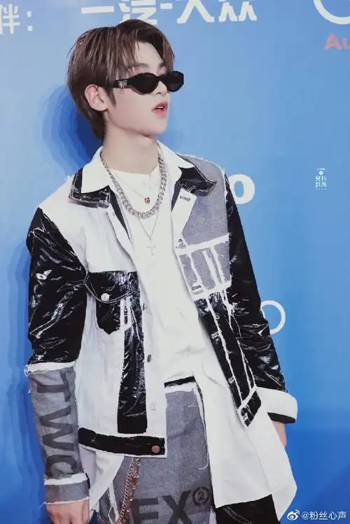 黄明昊湿发##费加罗风尚盛典