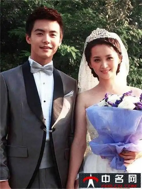 除此之外,马天宇的感情生活也备受关注,都成为男神了自然女友老婆