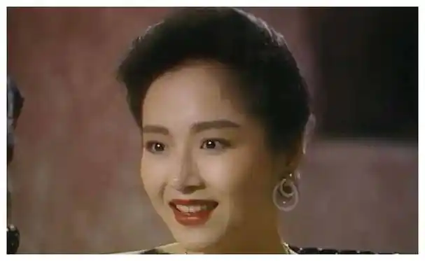 66岁少女肌恬妞,两次失败婚姻背后,女儿为保护母亲选择同性恋.