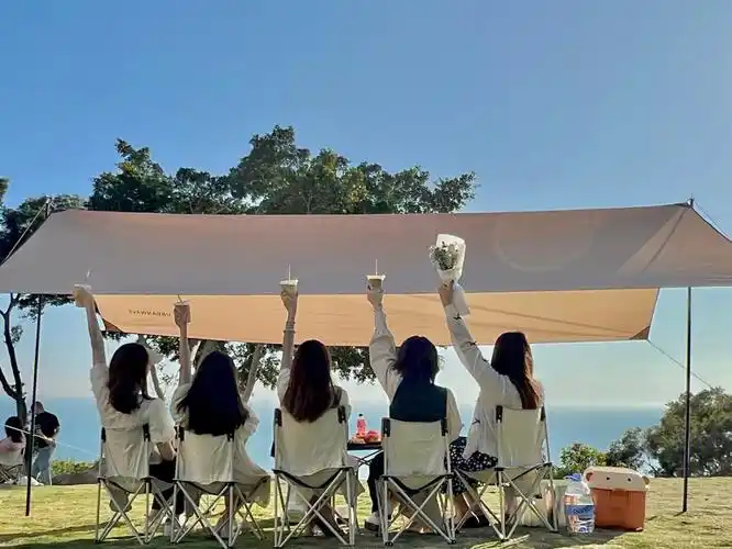 目前下午六点左右就能看到落日7215桌椅:我们是自带的,记得一定要