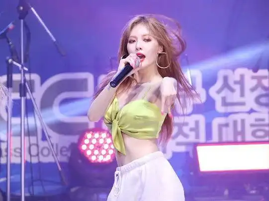 金泫雅重返舞台事故频出这次又是摔倒博眼球还是造型师的锅