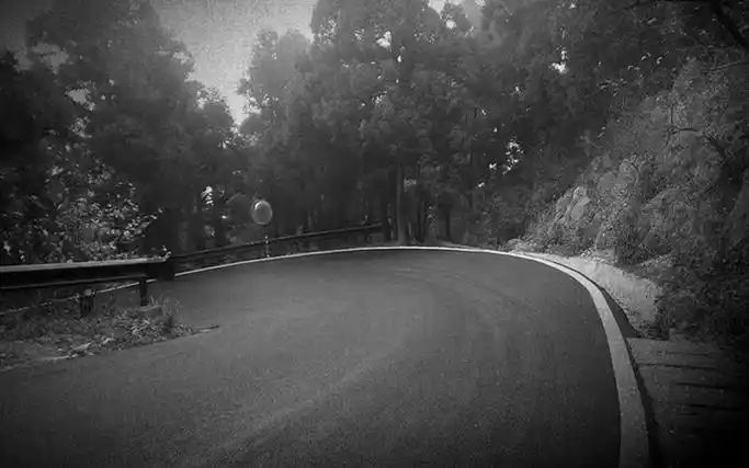 深夜还特别冷一路上山路也陡夜路山路难行呢走路时还没有什么感觉等到