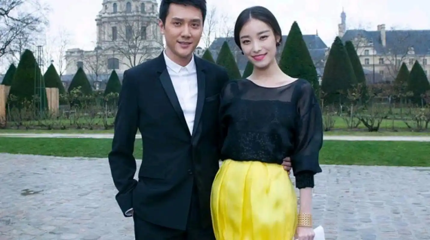 当初可谓神仙眷侣,两个人站在一起十分般配,谁知后来倪妮与冯绍峰妈妈