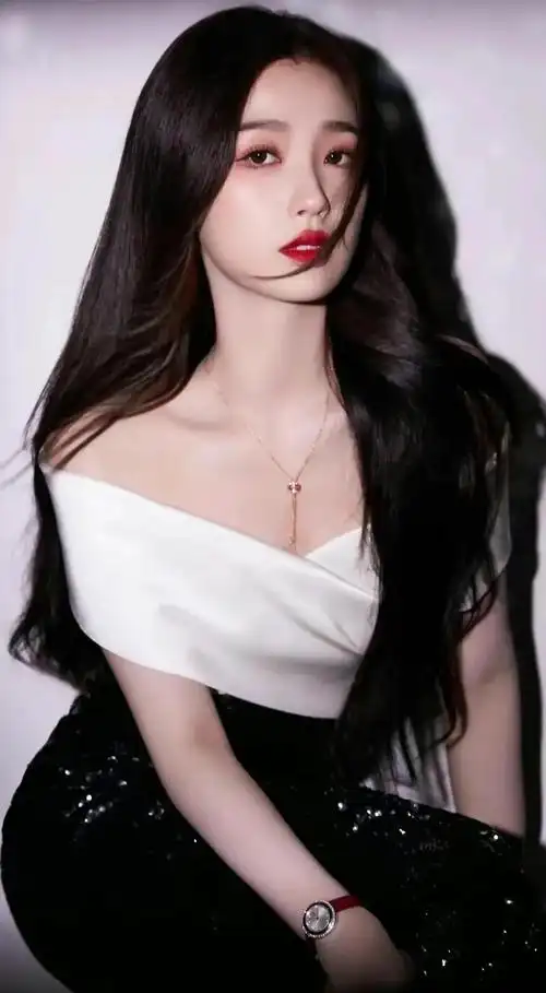 虞书欣:惊艳迷人,俏皮可爱的美女写真!__财经头条