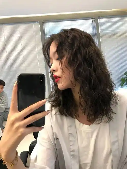 冬至后流行"烫满头"_发型_中国_形象