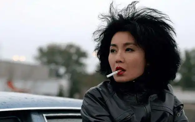 年终大盘点看看那些抽烟的女明星有没有感觉怪怪的