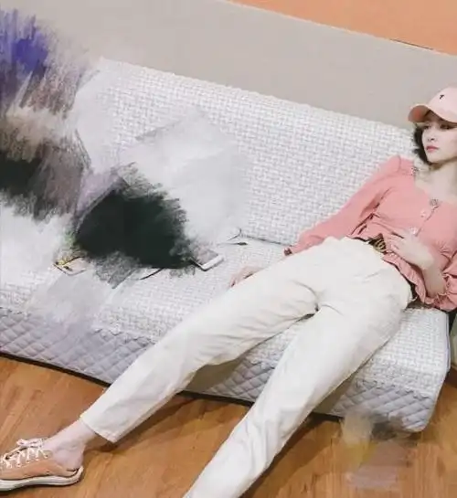 许佳琪穿露脐装对镜自拍看到那双长腿我酸了平时都不敢这样p