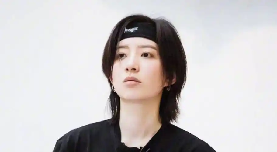 《姐姐》的rapper:孟佳时尚,李斯丹妮狂野,却都败给了她_说唱_宁静