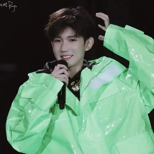 [王源][分享]190109 王源说拒绝卖萌 可是连小手手都是奶萌奶萌的