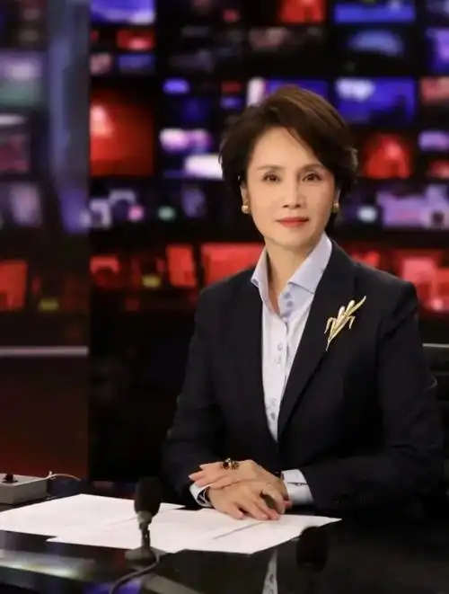 43年辉煌的职业生涯,1992年担任央视国际频道主持人,是cctv4《中国