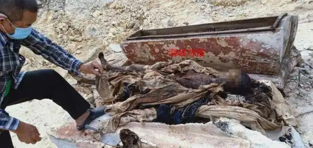 21日下午,华安县沙建镇汰口寨发现一具女干尸