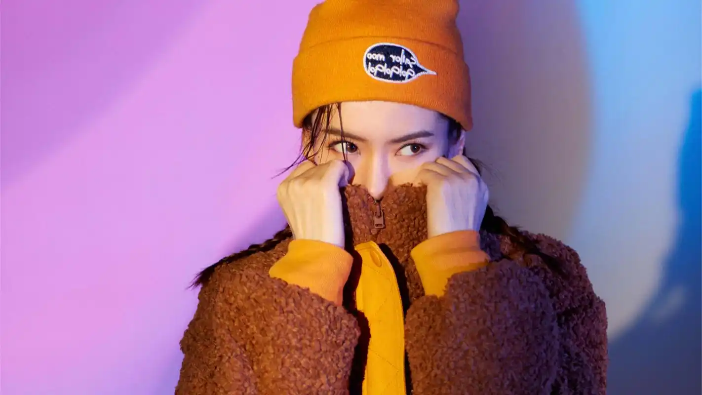 戚薇广告代言甜美可爱图片桌面壁纸