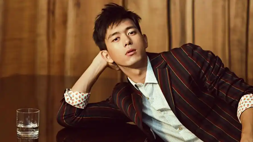 李现亲爱的热爱的现男友明星风尚壁纸1