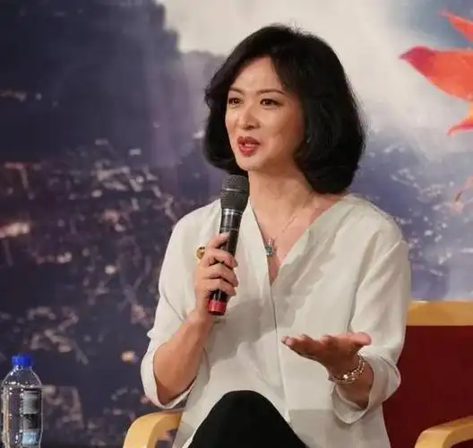 金星如何帮丈夫解决需求接受专访时她用一个手势给出了答案