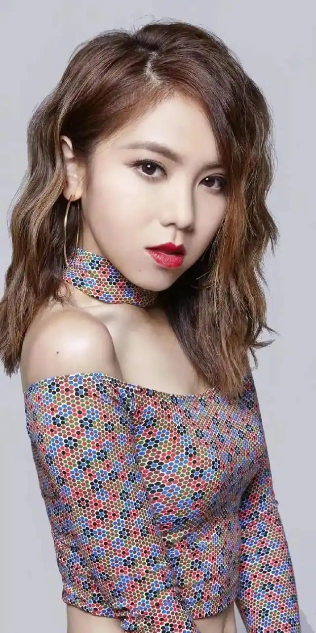 艺人邓紫棋时尚写真:精致优雅,又美又迷人!