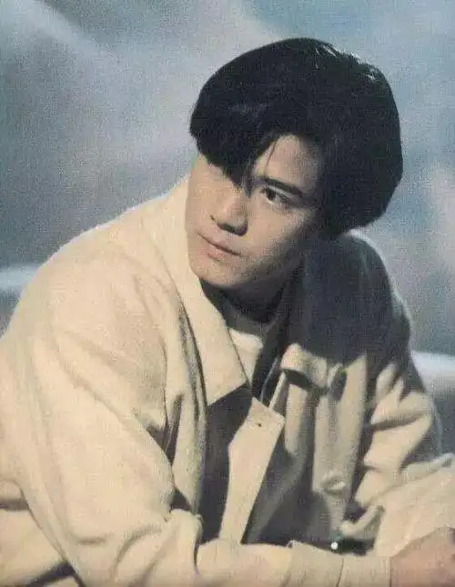 这些发型,瞬间让你的90年代回忆满格.