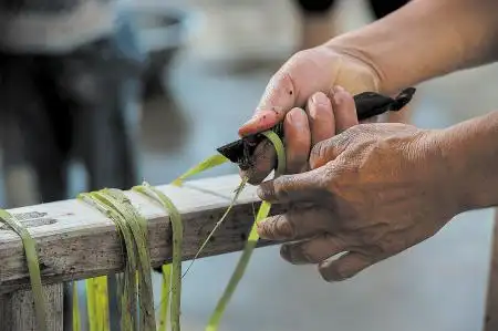 浏阳村民坚守千年夏布工艺需经打麻浆纱等5工序